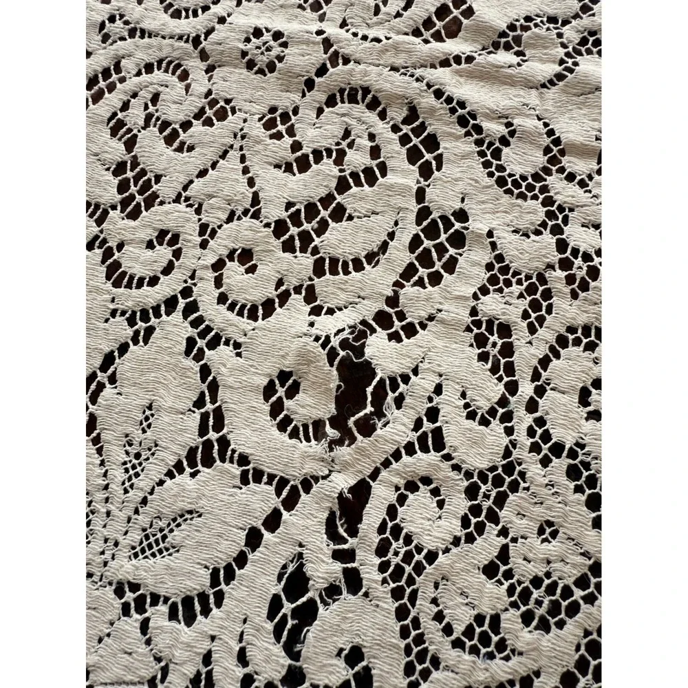 T11 Vintage Floral Lace Tablecloth Rectangular 1960s Cottagecore Grandmillennial